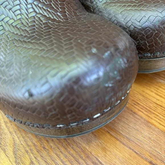 Dansko Textured Leather mule Brown Clogs nurse shoes Size 40 (US 9.5) - Picture 5 of 10